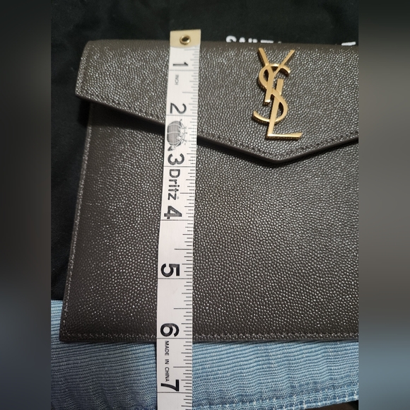 Ysl Small Pouch in Grain De Poudre Leather Green. - Picture 12 of 14